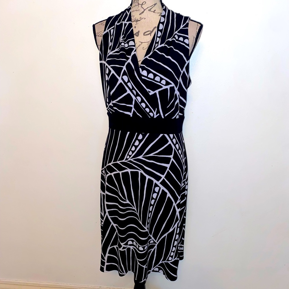 ⚪️⚫️NWOT White House Black Market Crossover Dress